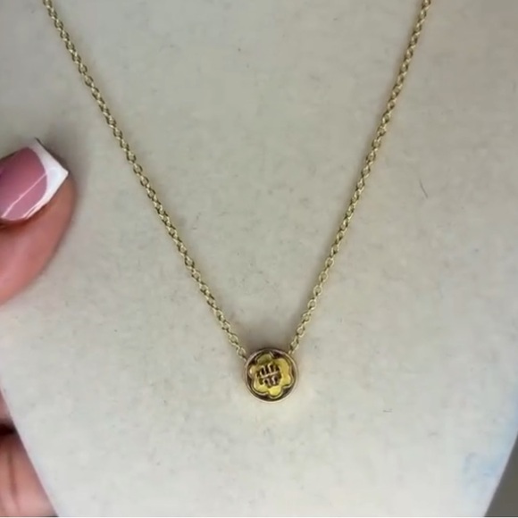 NWOT Tory burch Elegant Gold Pendant Necklace - Picture 2 of 5
